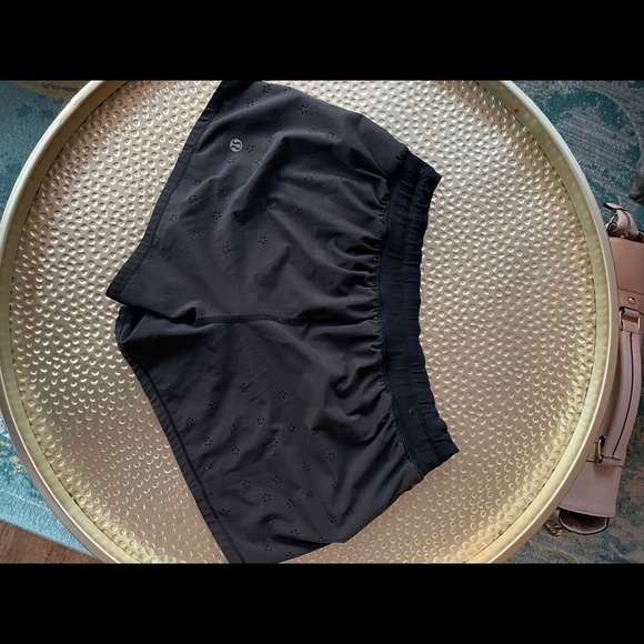Lululemon Size 6 .. Shorts - Picture 3 of 3